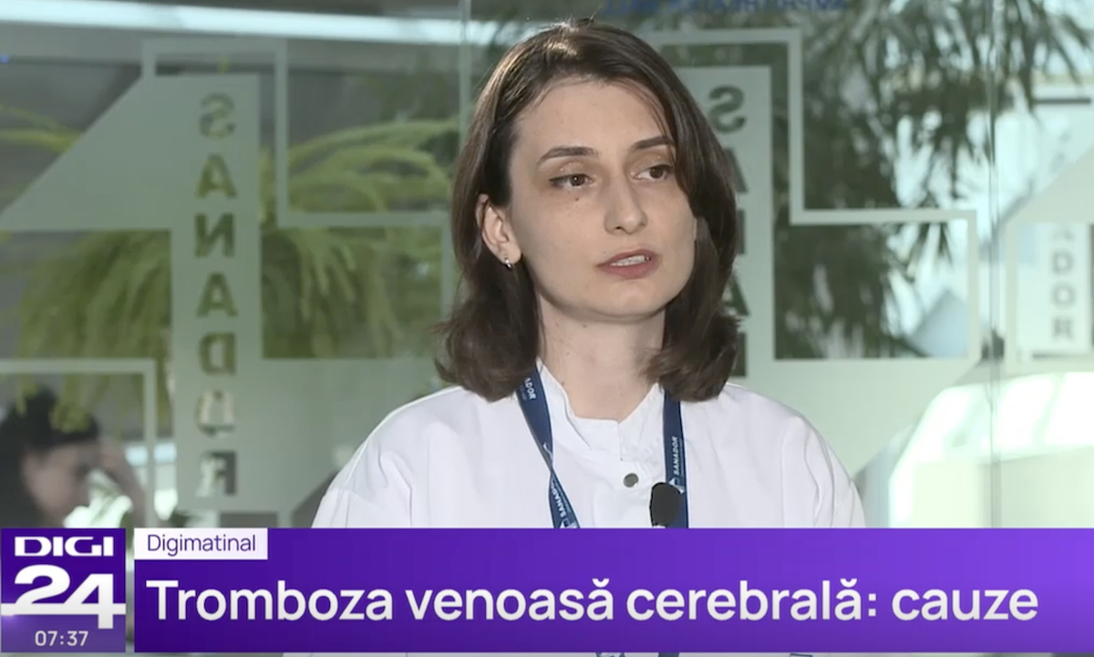 Dr. Iulia Petre, medic neurolog, în direct la televiziunea de știri Digi24, vorbind despre tromboza venoasă cerebrală