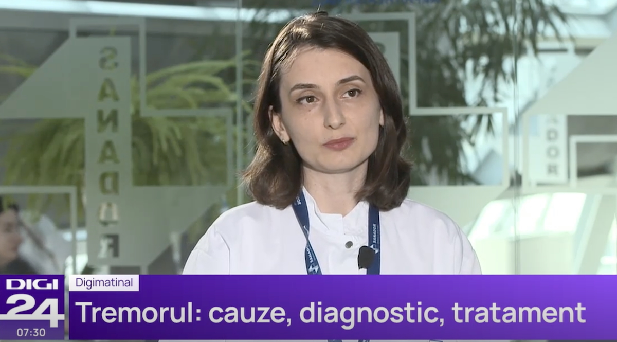 Dr. Iulia Petre, medic neurolog, în direct la televiziunea de știri Digi24, vorbind despre tremuratul mâinilor