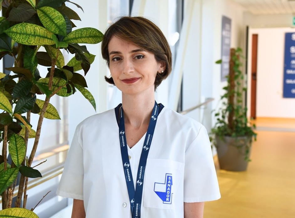 Dr. Iulia Petre, medic neurolog, în Spitalul Clinic Sanador din București